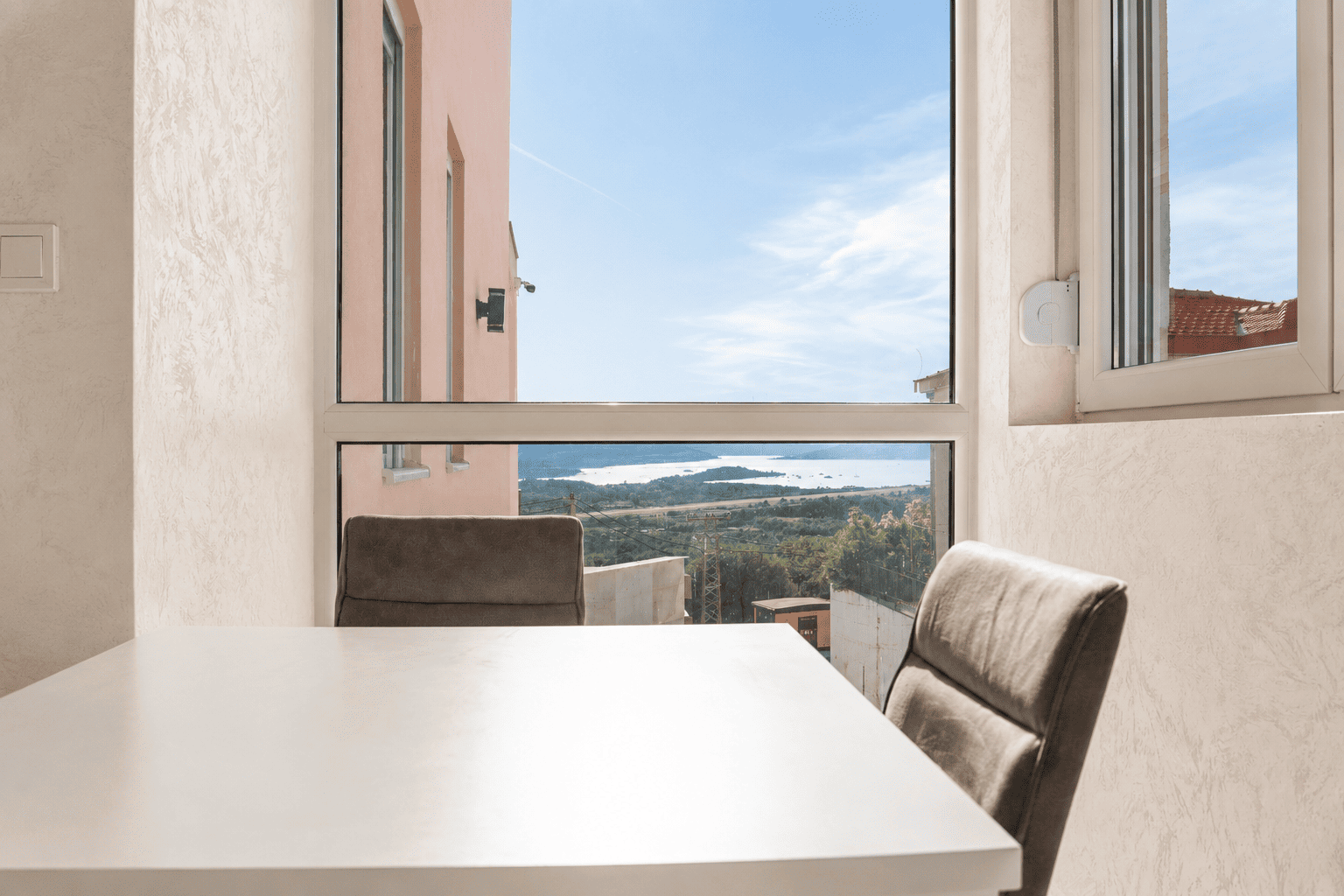 Deluxe Balcony Retreat — 4