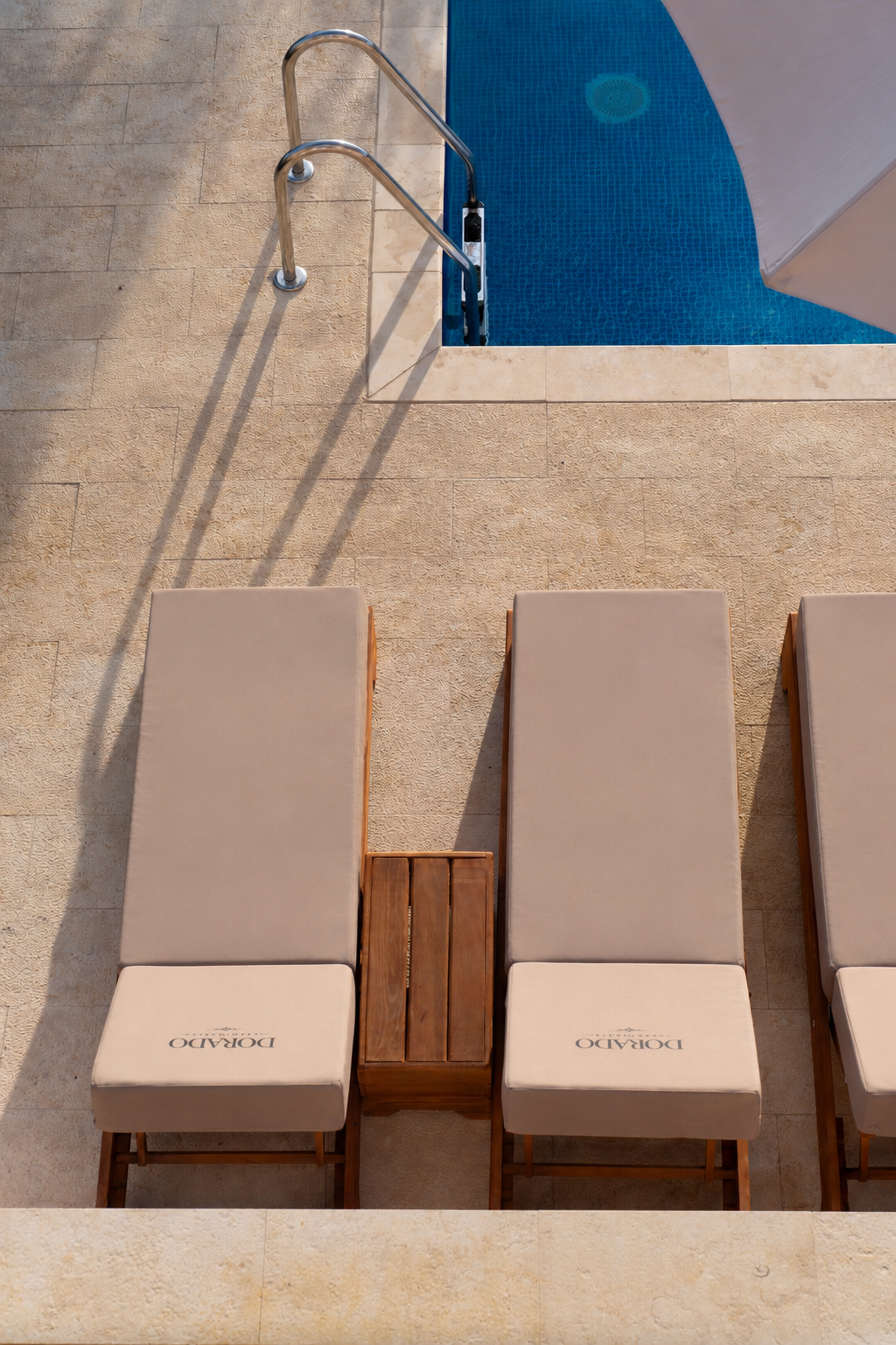 Panorama Poolside — 15